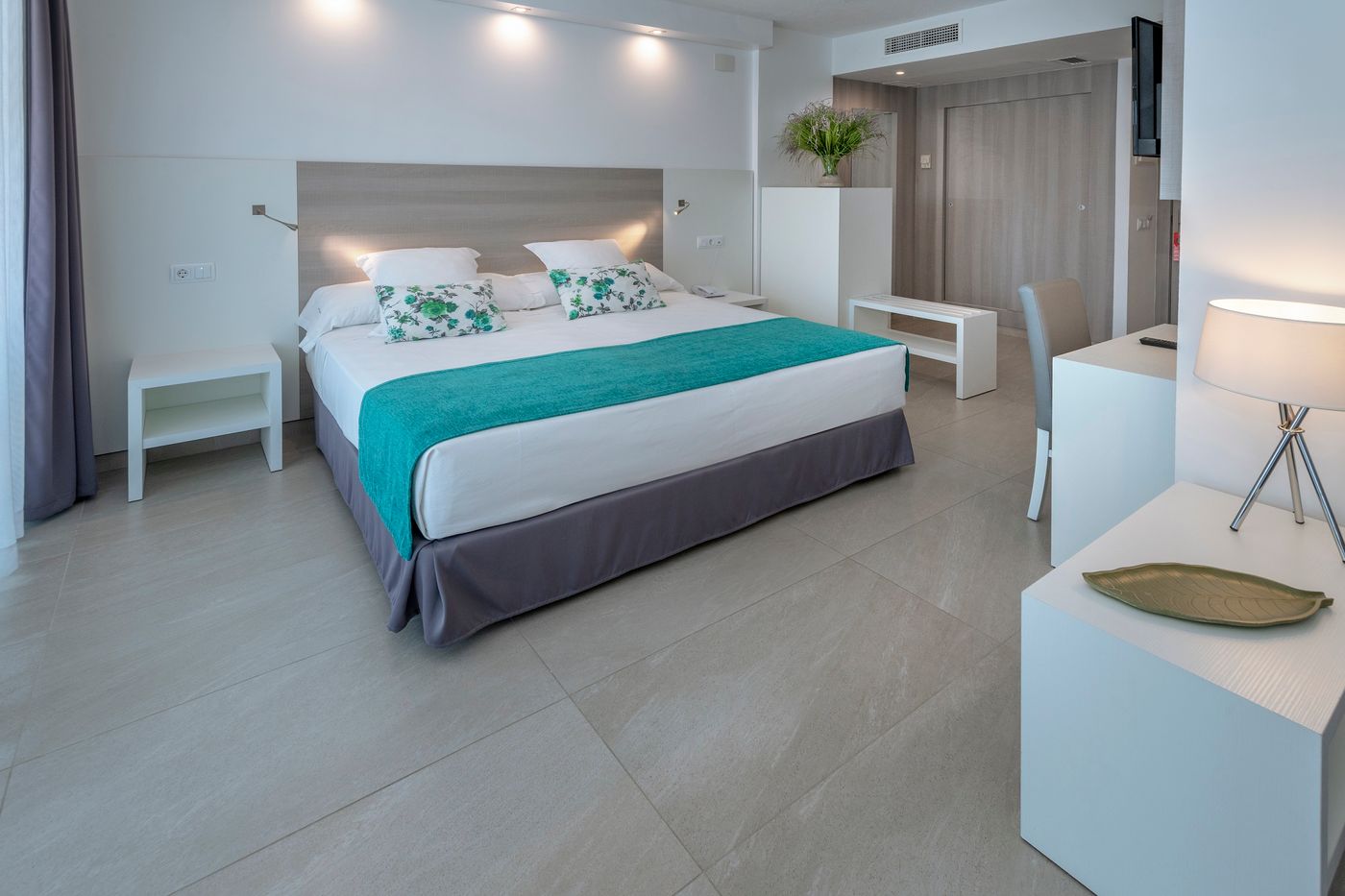 Olympus-Palace-Hotel-Room-20