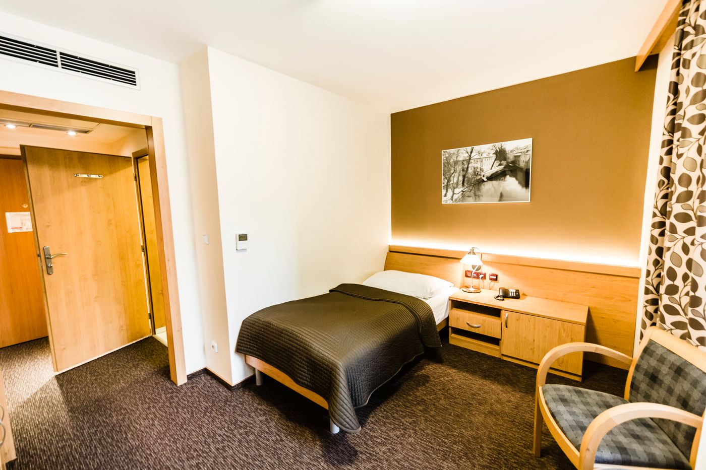 Archibald-City-Room-23