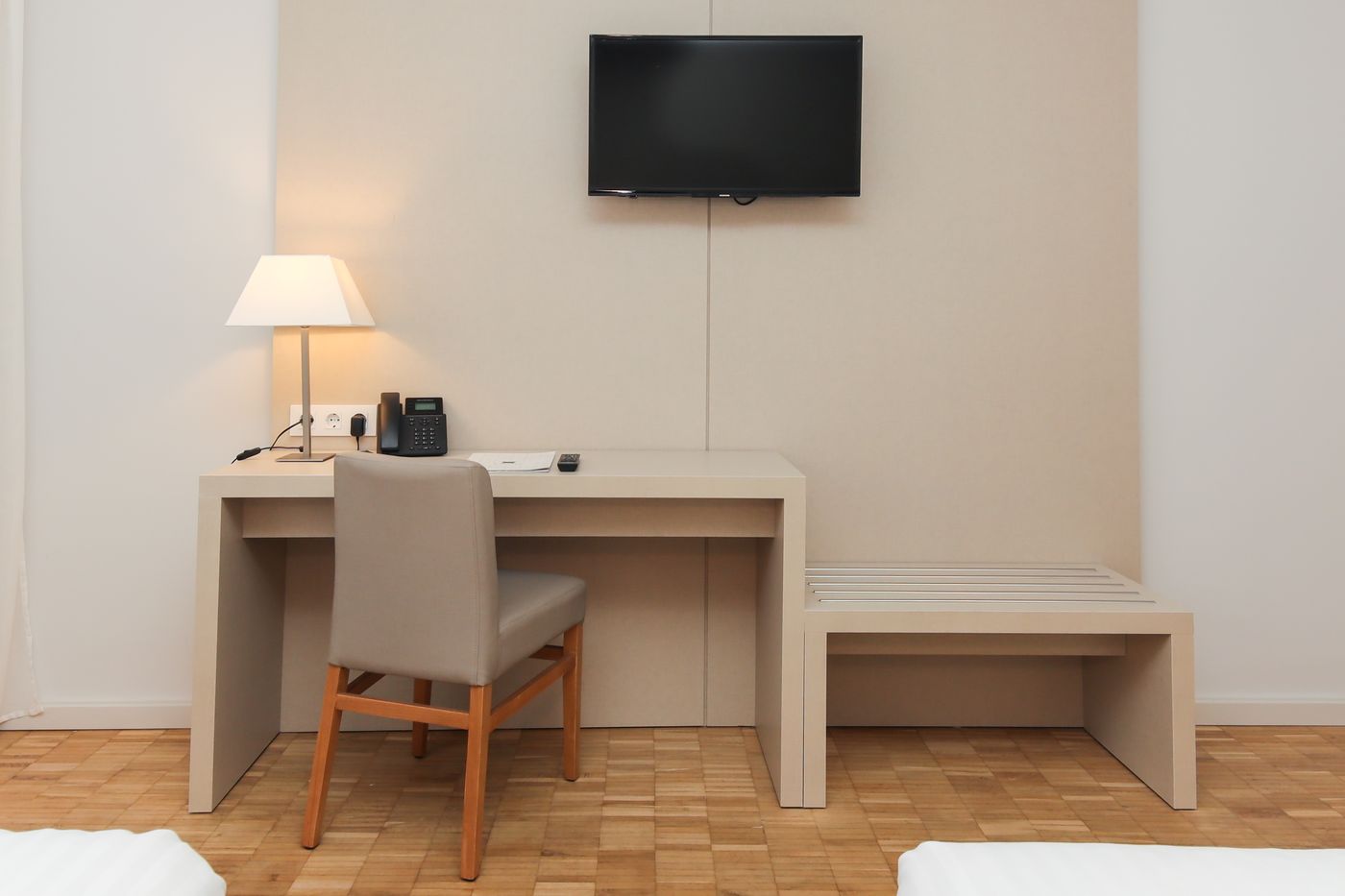 Lauria-Room-26