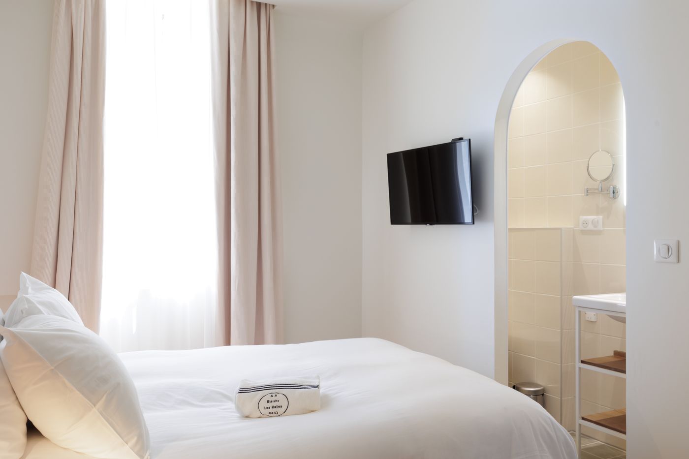 Alfred Hotels Les Halles-France-BIARRITZ-Room-2
