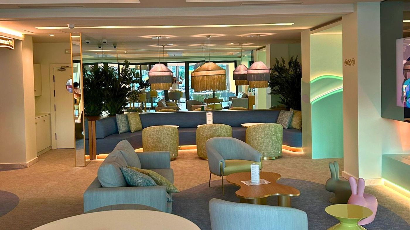 Aquashow-Park-Hotel-Lobby-55