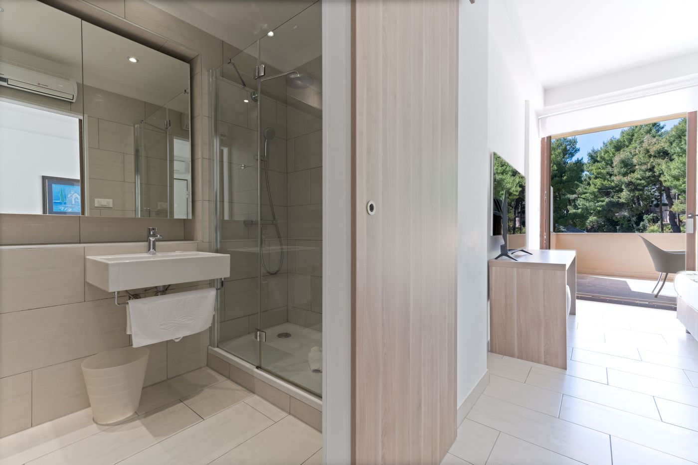 The-Residence-Room-38