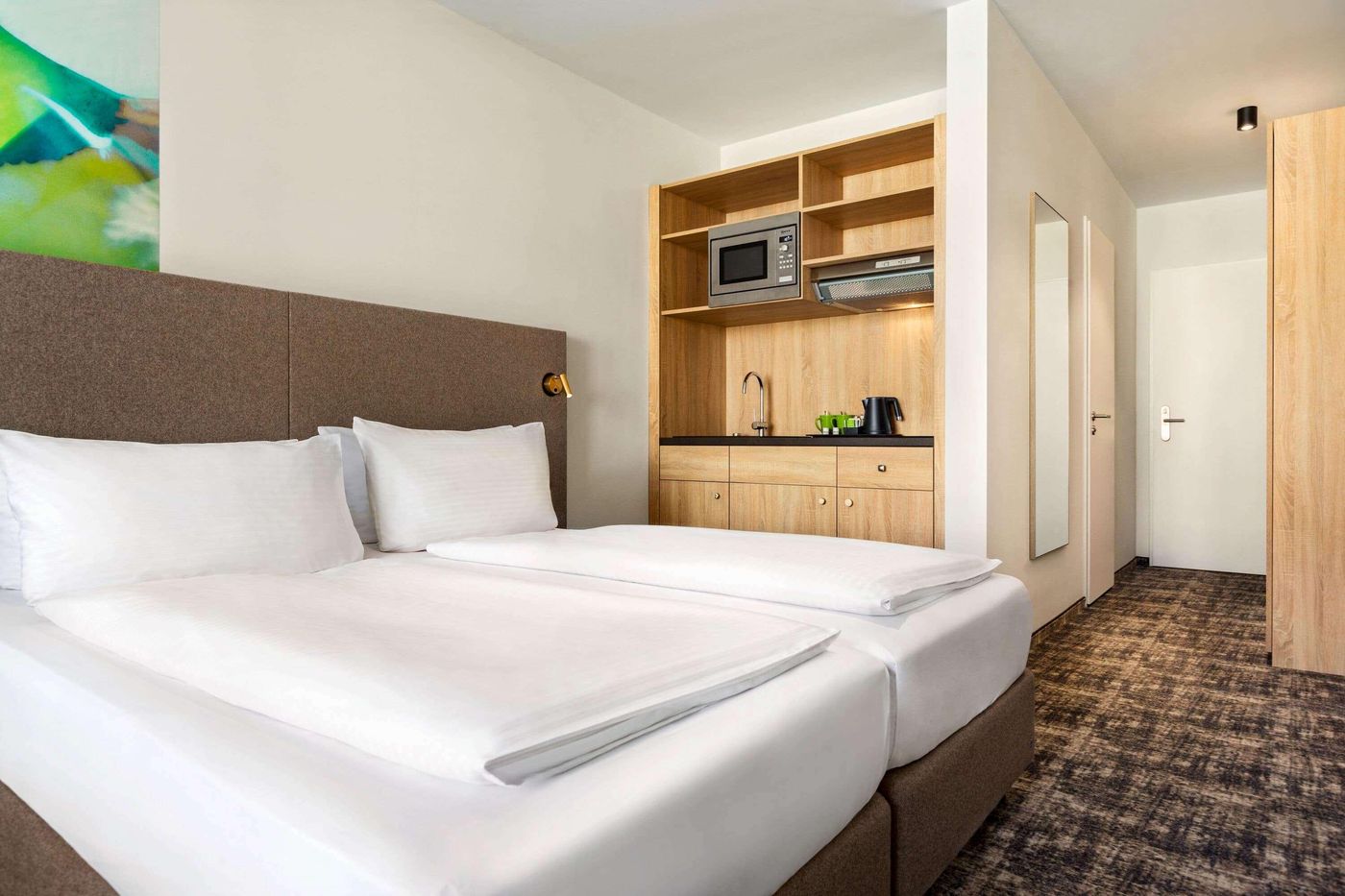 Wyndham-Garden-Munich-Messe-Hotel-Room-9