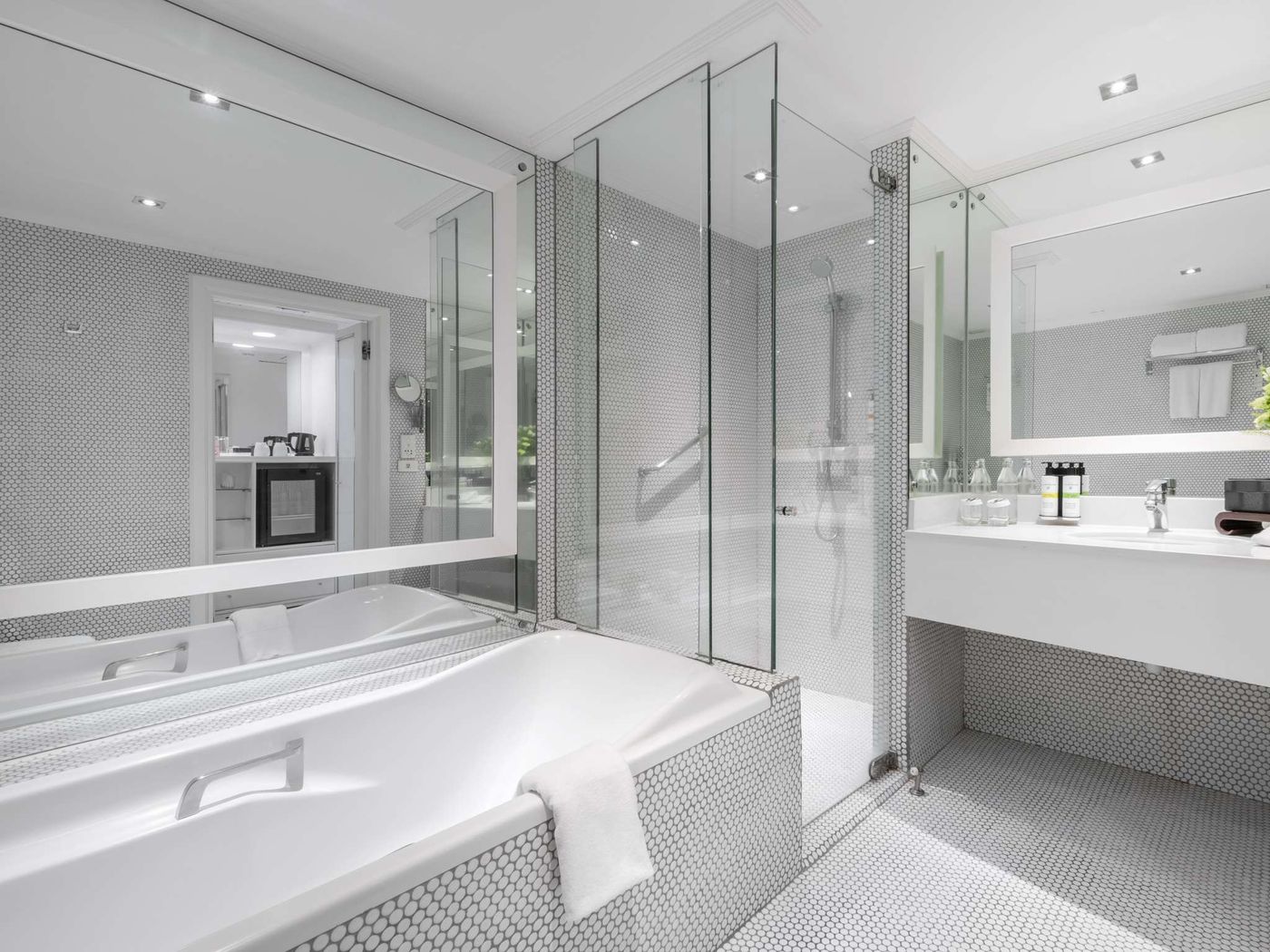 Pullman-Bangkok-Hotel-G-Room-43