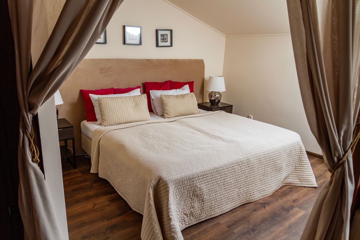 Lounge-Apartments-Room-3