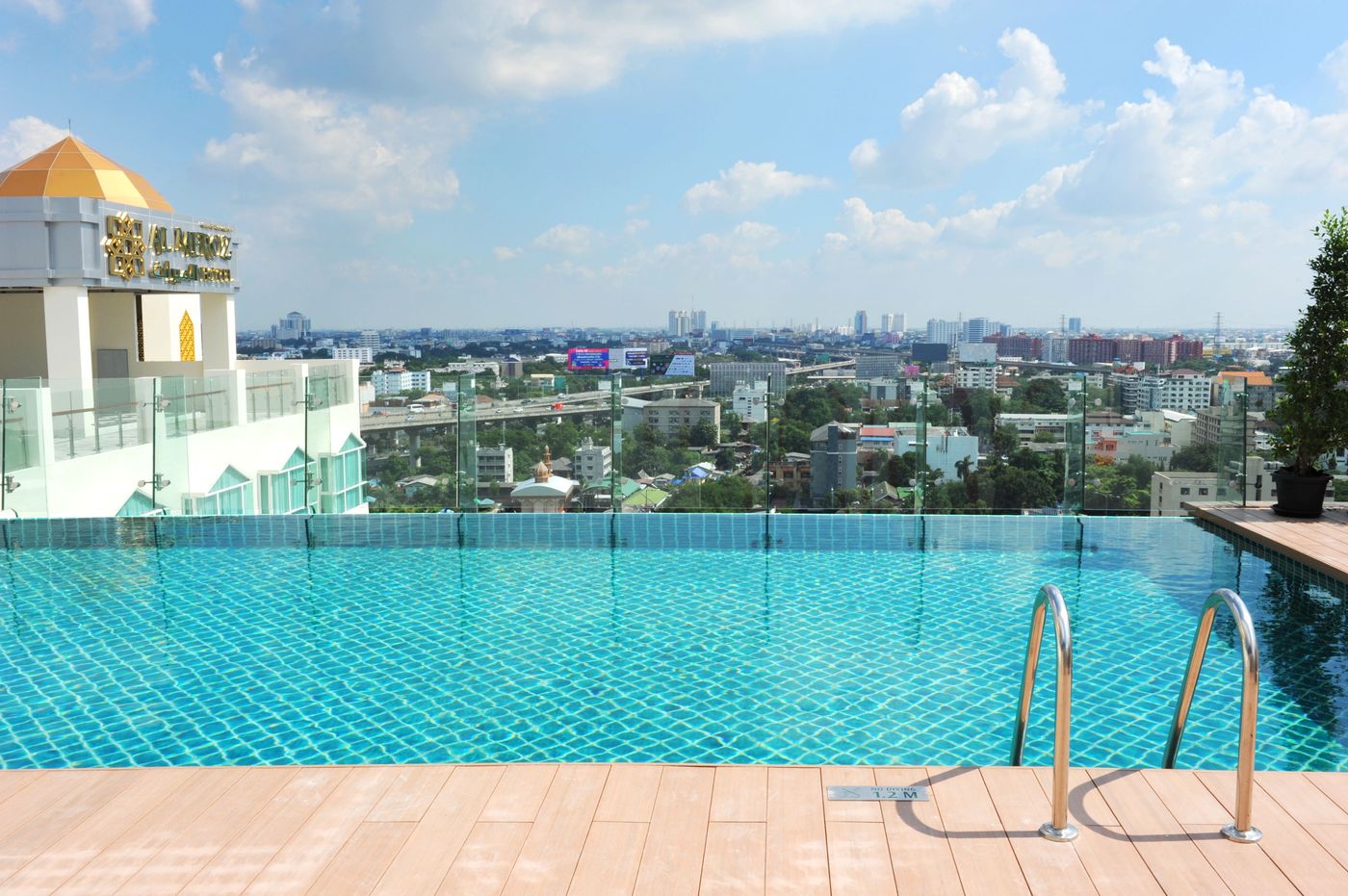 Al-Meroz-Hotel-Bangkok--SHA--Pool-6