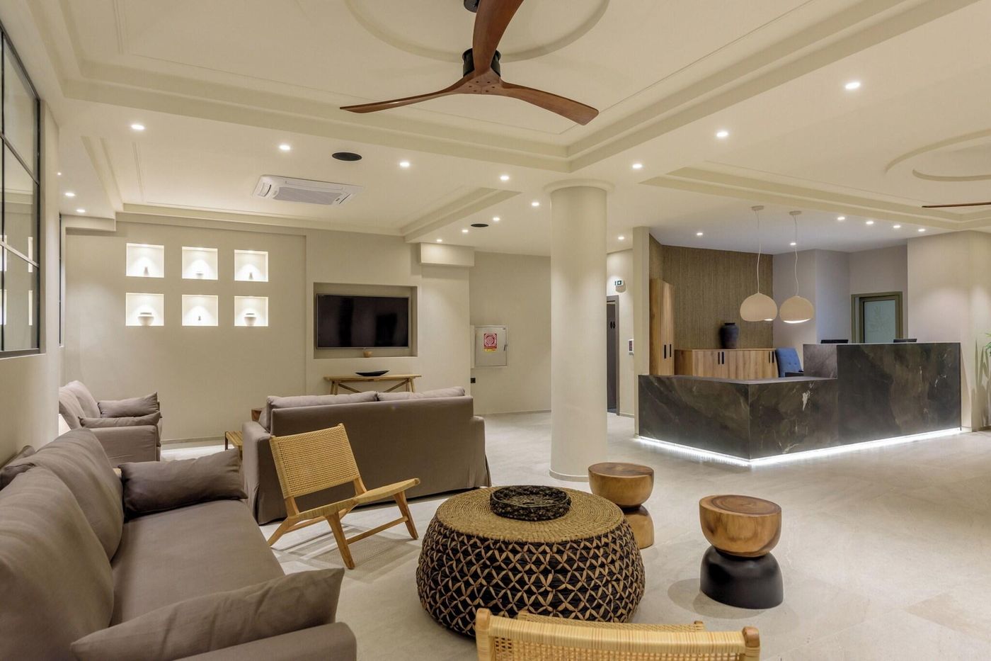 Neptuno-Beach-Lobby-52