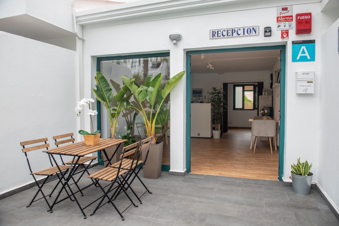 Los-Rosales-Lobby-65