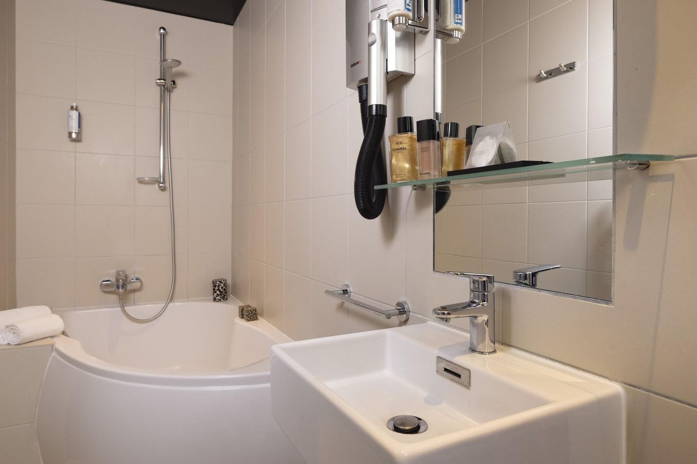 Au-Palais-de-Chaillot-Room-47