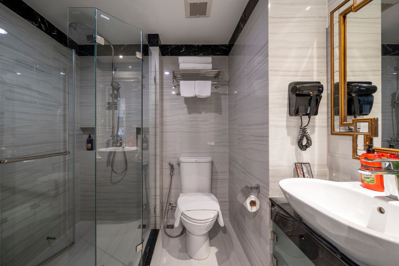 Vince-Hotel-Pratunam-Room-51