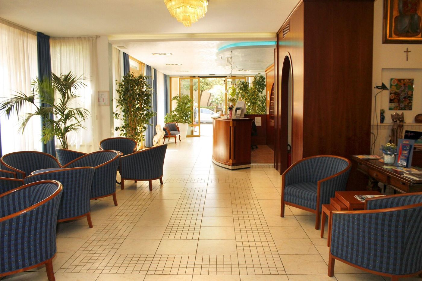 Hotel-Ariston-Lobby-7