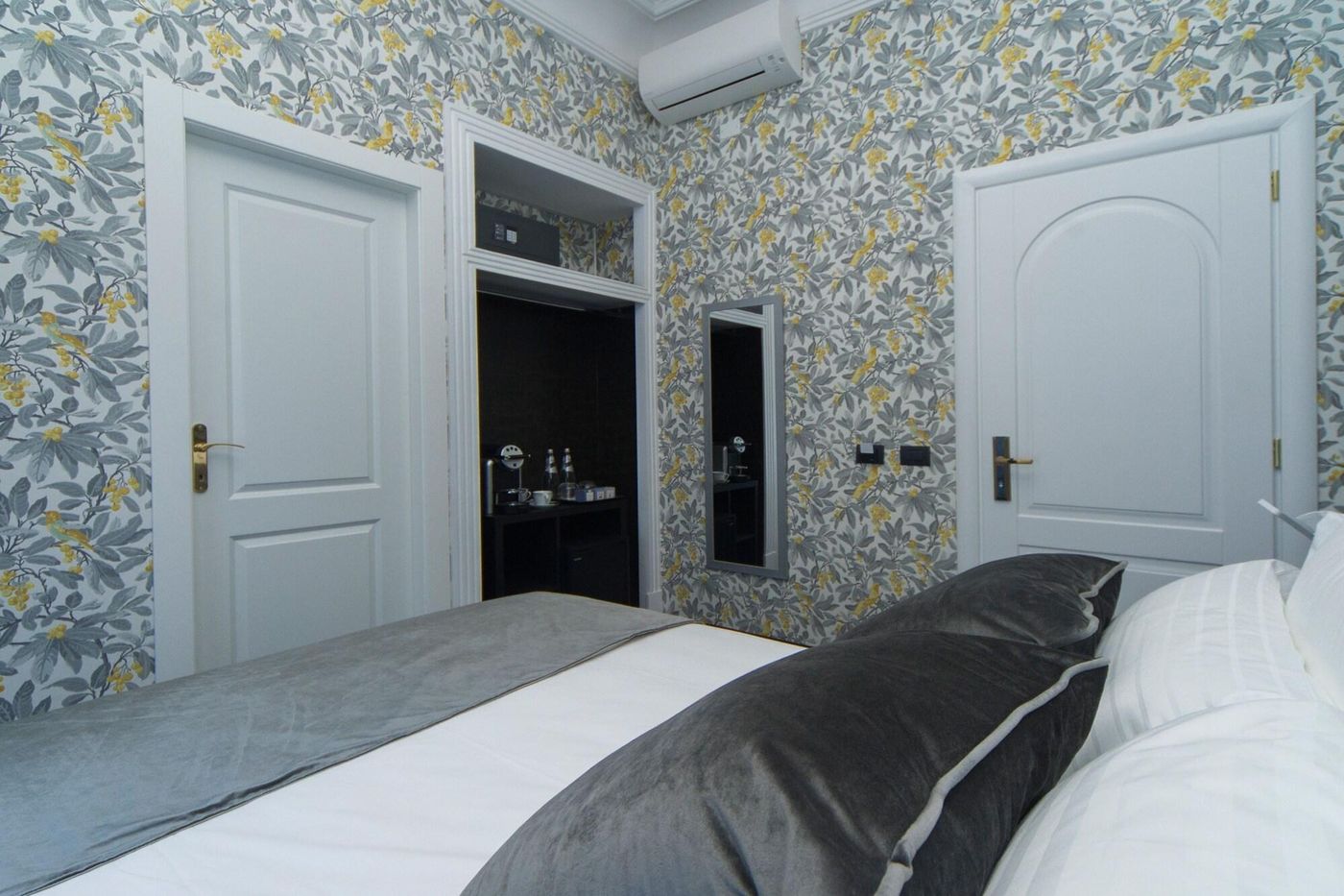 Via-Veneto-Suites-Room-29