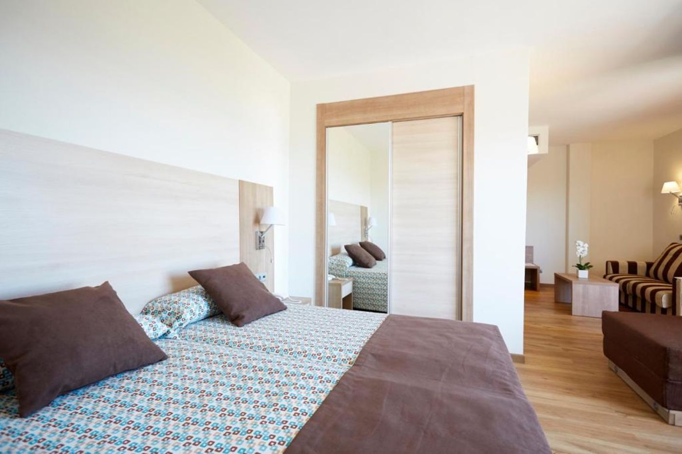 Invisa-Hotel-Ereso-Room-11