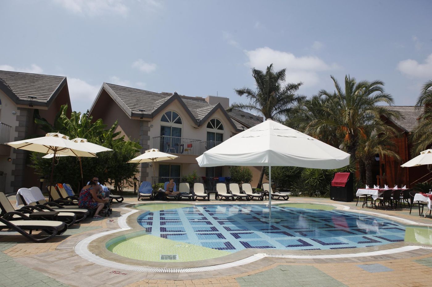 Long-Beach-Resort-Hotel---Spa-Deluxe-Pool-4