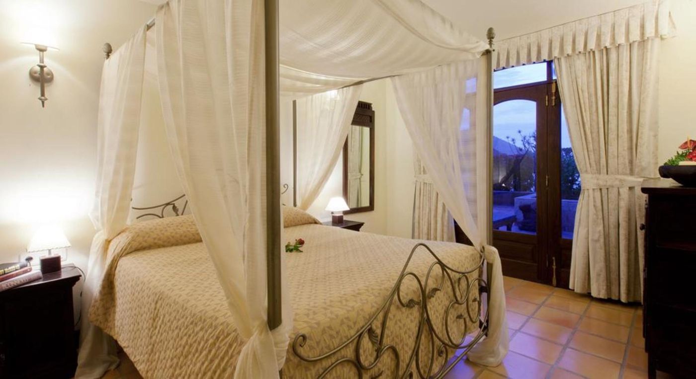 Regency-Country-Club-Room-27