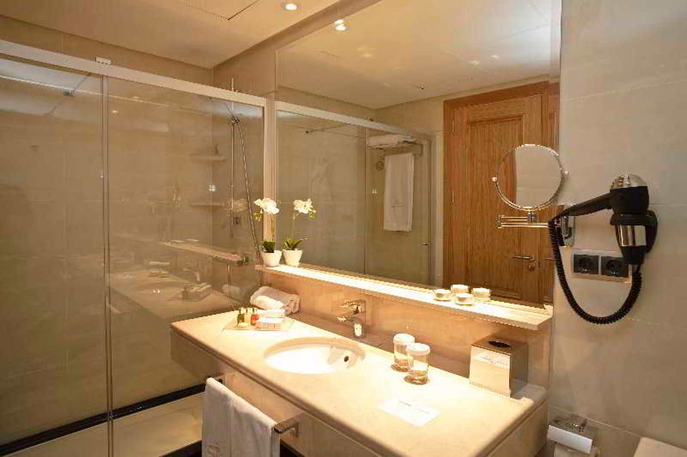 Nexus-Benalmadena-Suites-and-Apartments-Room-9