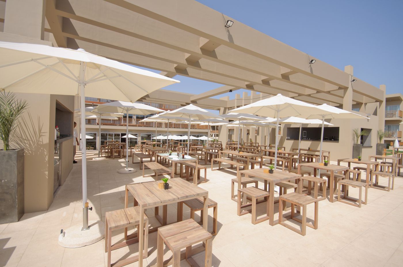 Oasis-Salinas-Sea-Restaurant-11
