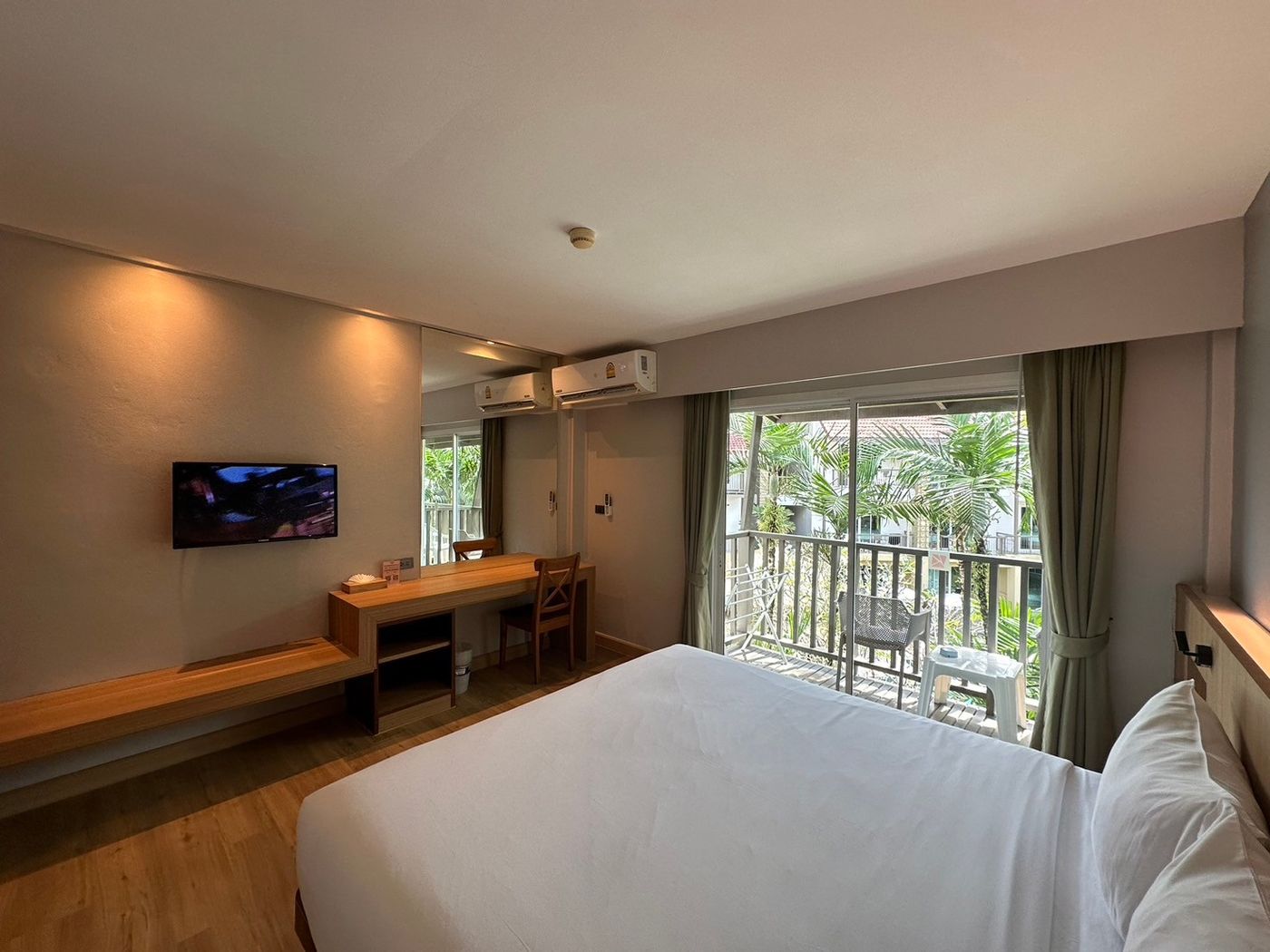 Baan-Karon-Resort-Room-12