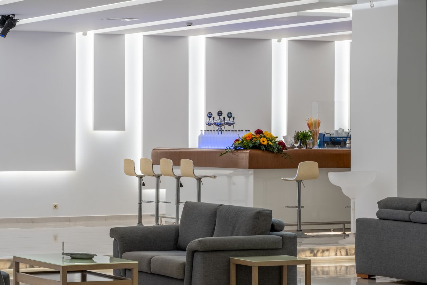 Hotel-Mediterranean-Beach-Lobby-64