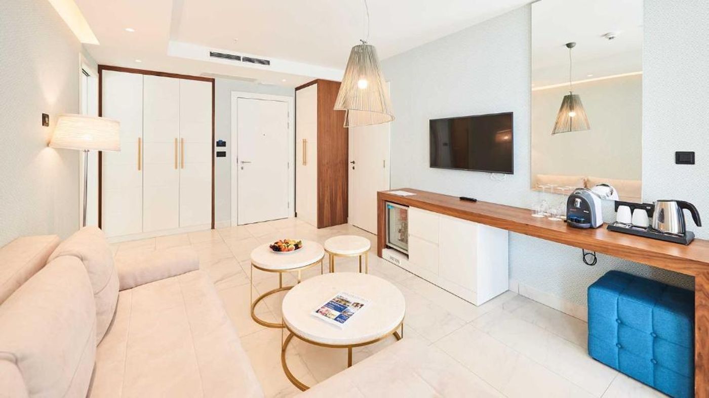 Huma-Kotor-Bay-Room-17