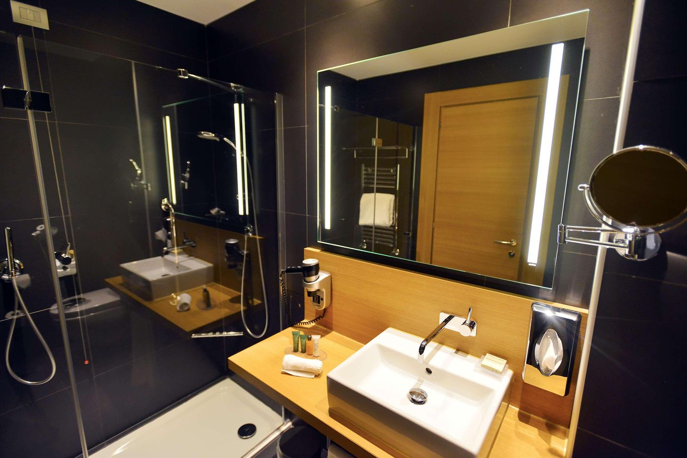 Hilton-Garden-Inn-Milan-North-Room-16