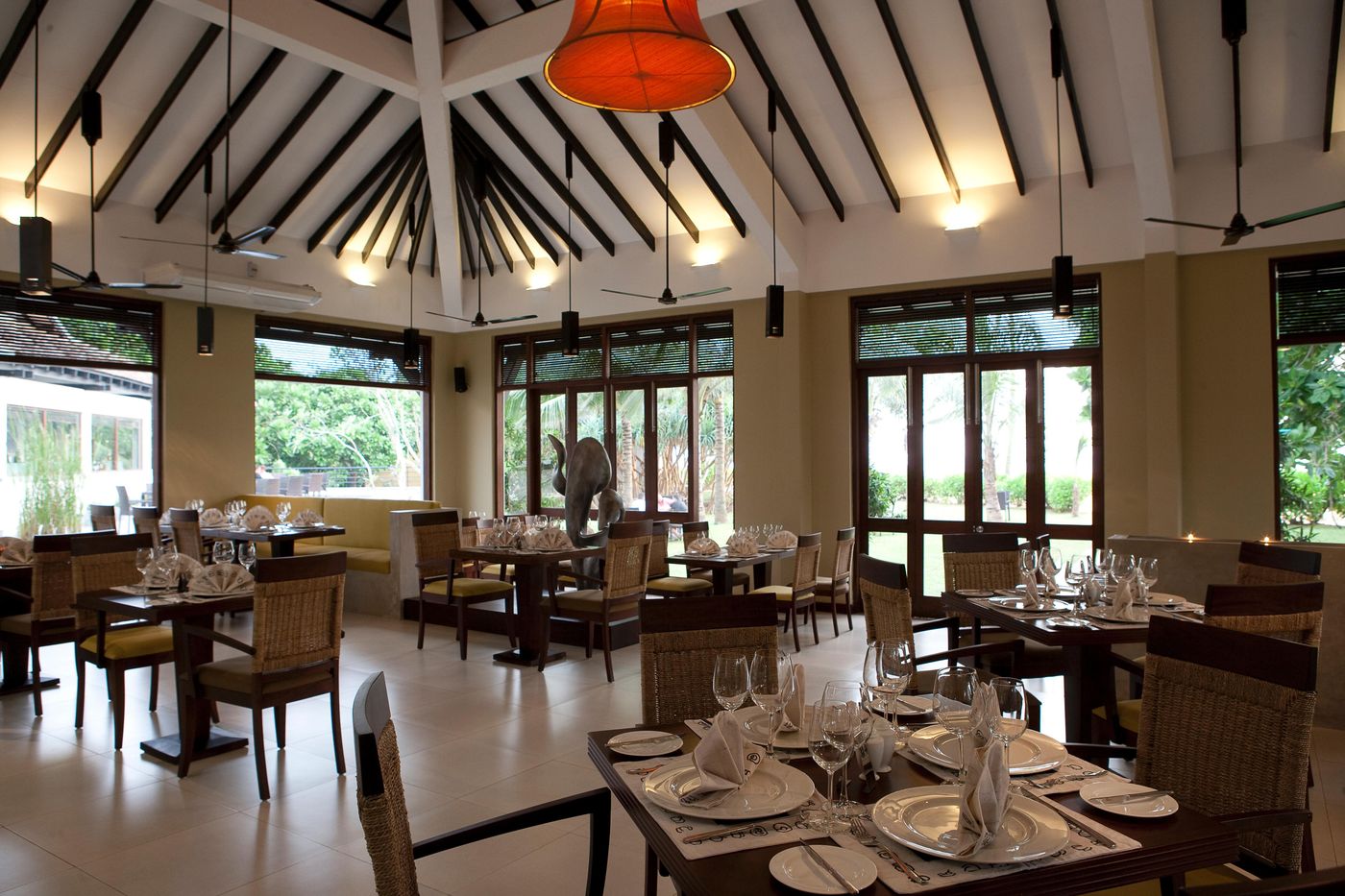 Club-Hotel-Dolphin-Restaurant-18