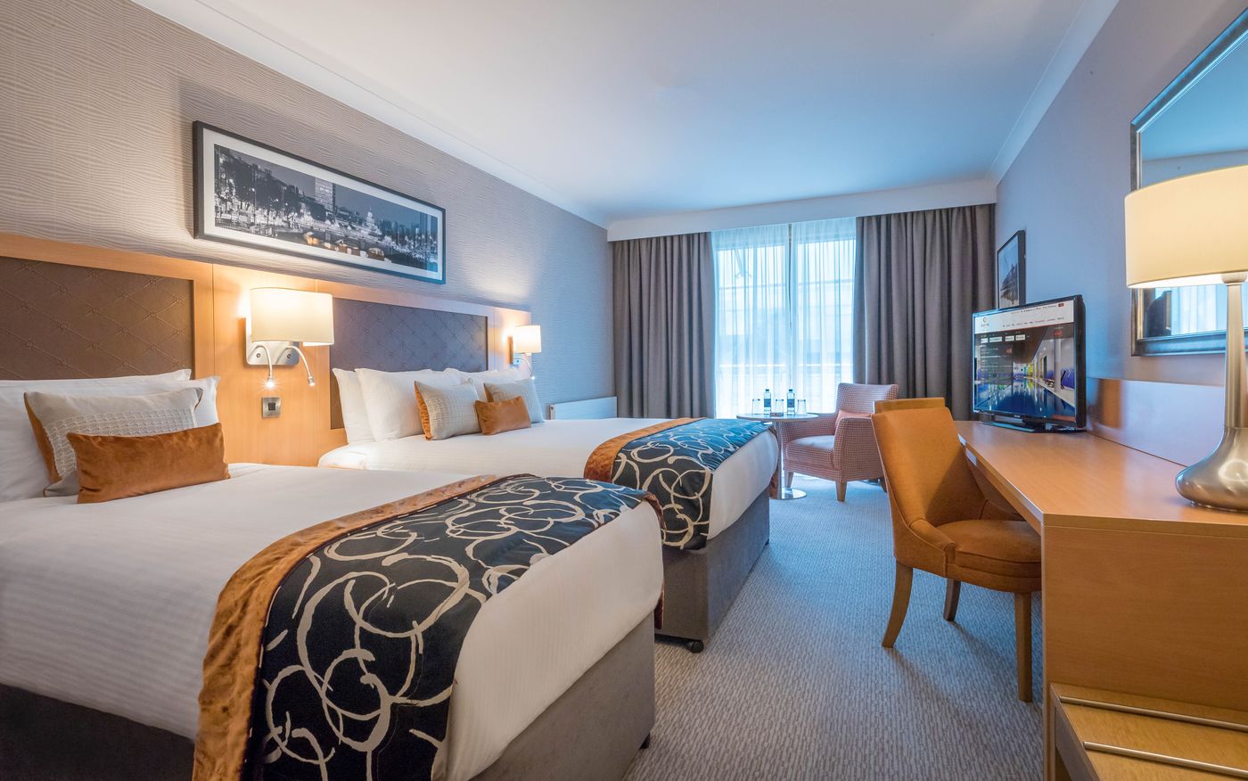 Clayton-Hotel-Cardiff-Lane-Room-5