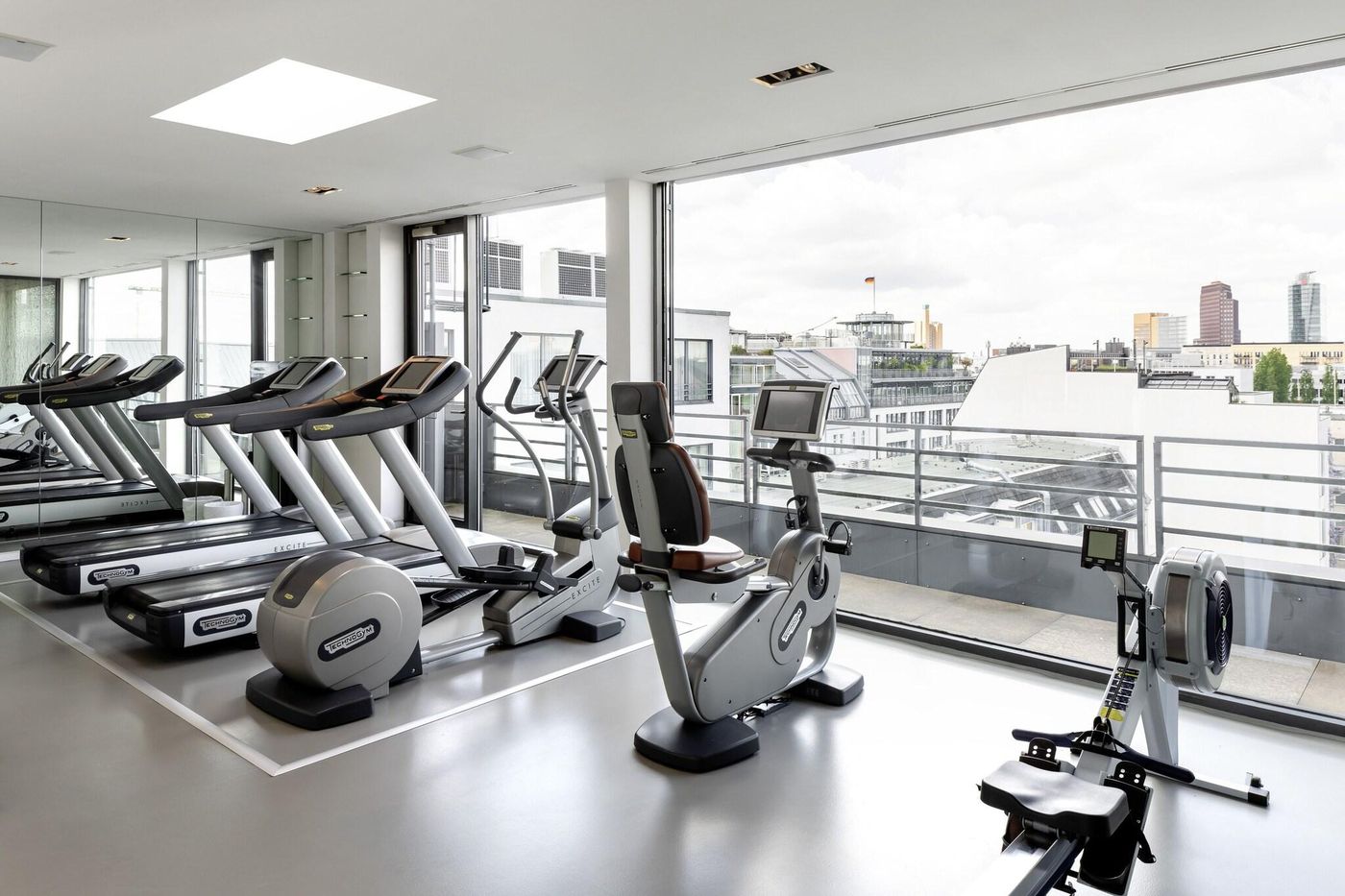 The-Mandala-Suites-Sports-and-Entertainment-33