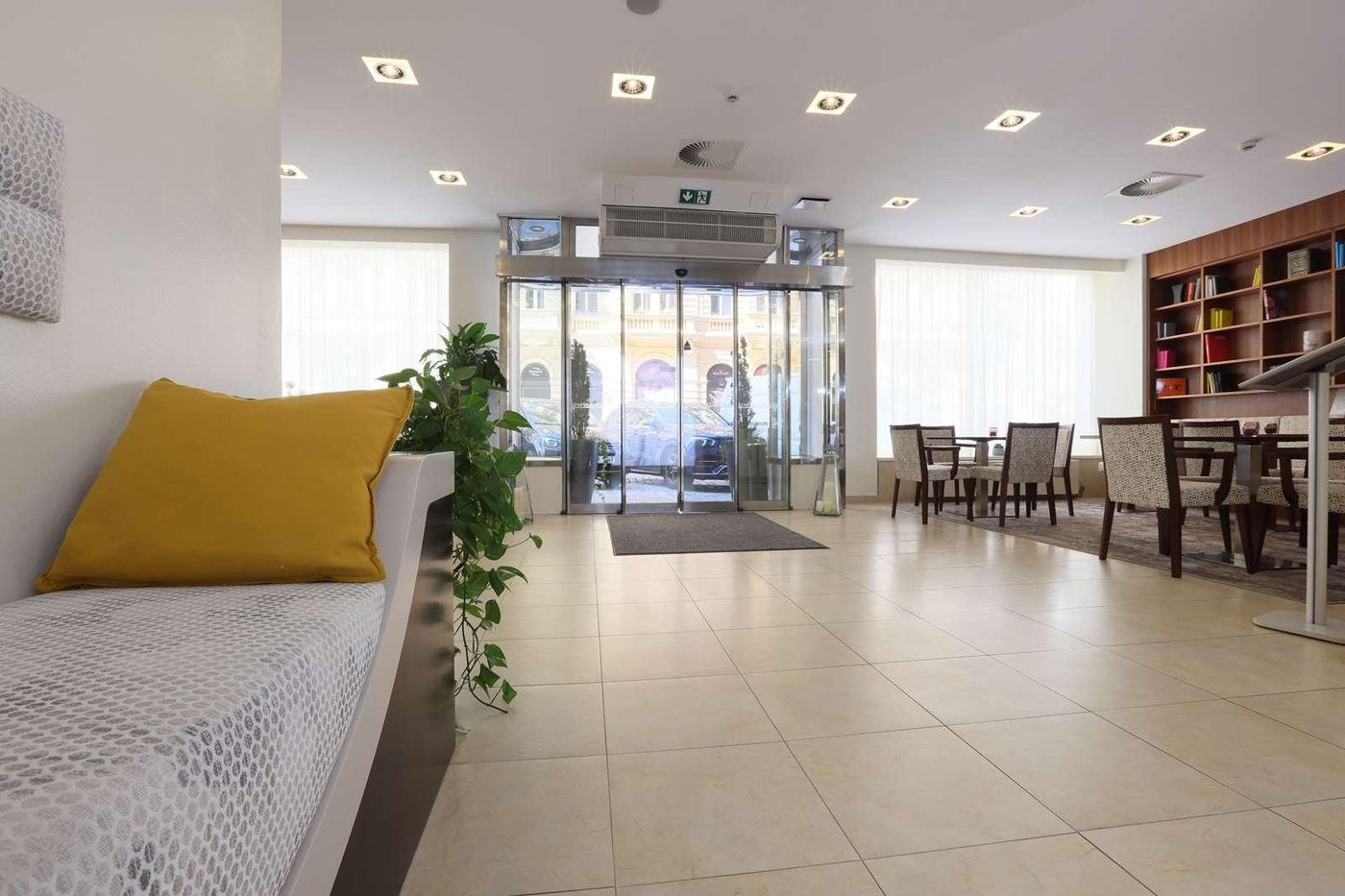 Hotel-Amarilis-Prague-Lobby-12