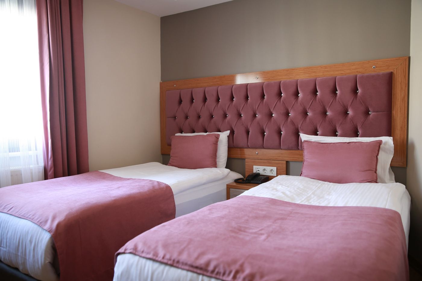 Black-Pearl-Hotel-Room-12