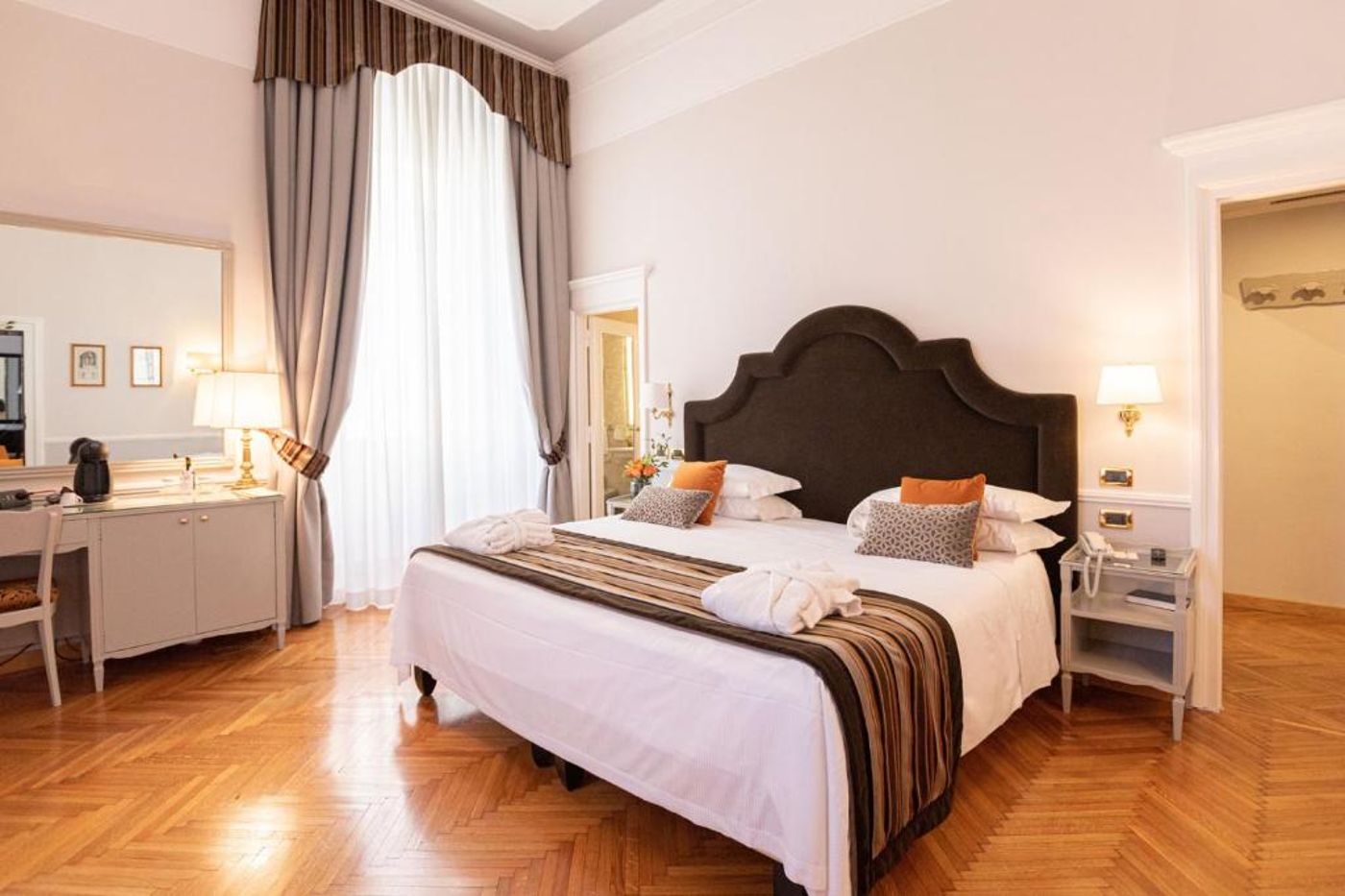 Bettoja-Hotel-Massimo-d-Azeglio-Room-19