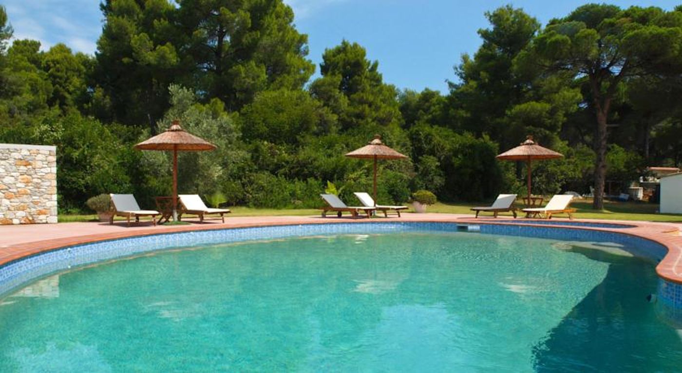 The Lakes Apartments