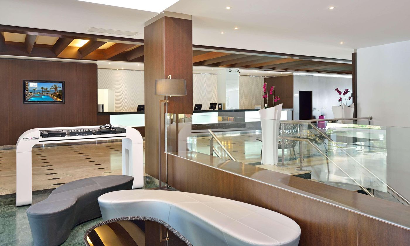 Hotel-Ocean-House-Costa-del-Sol-Affiliated-by-Melia-Lobby-69