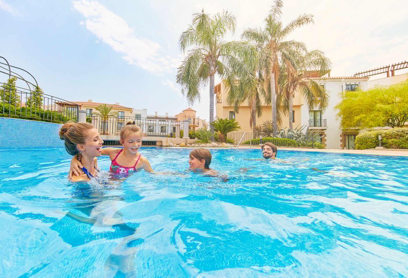 PortAventura-Hotel-PortAventura---Theme-Park-Pool-9