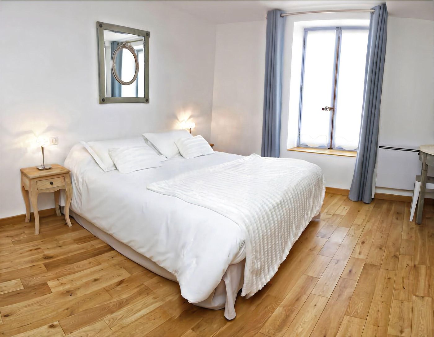 Les Chambres De La Renaissance - France - SAINTE-JULIE - Room - 4