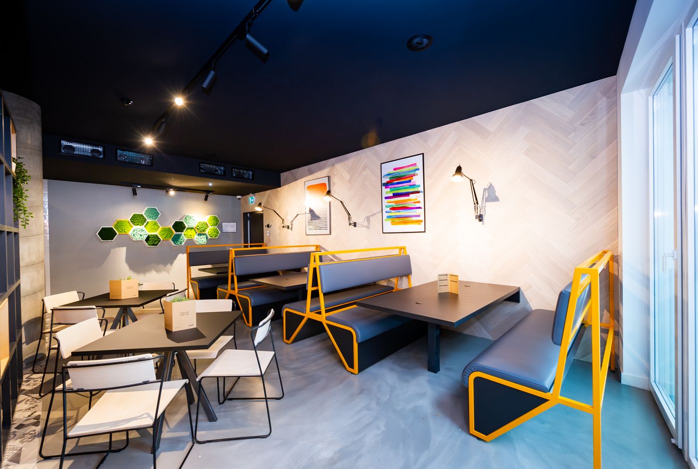 Staycity-Aparthotels-Venice-Mestre-Lobby-17