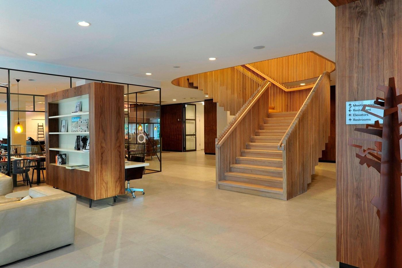 Courtyard-By-Marriott-Amsterdam-Arena-Lobby-18