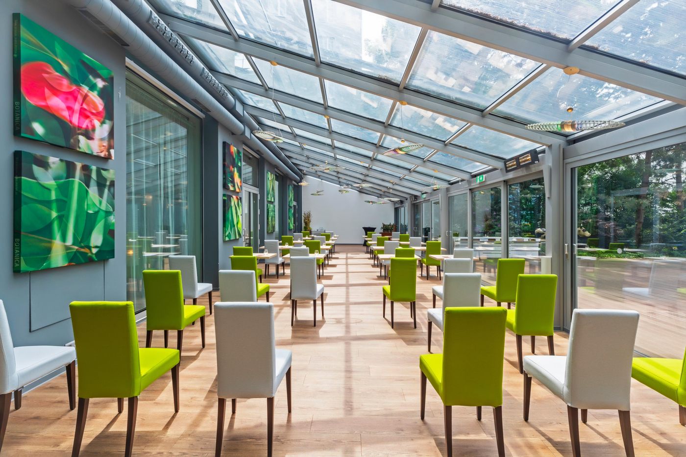 Holiday-Inn-Prague-Congress-Centre-Conferences-47