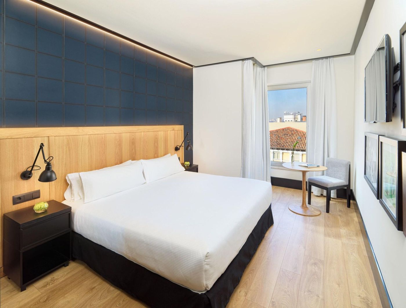 H10-Puerta-de-Alcala-Room-18