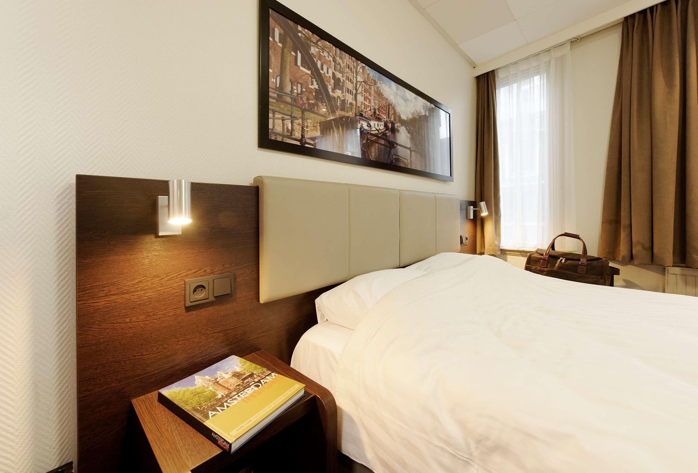 Best-Western-Dam-Square-Inn-Room-15