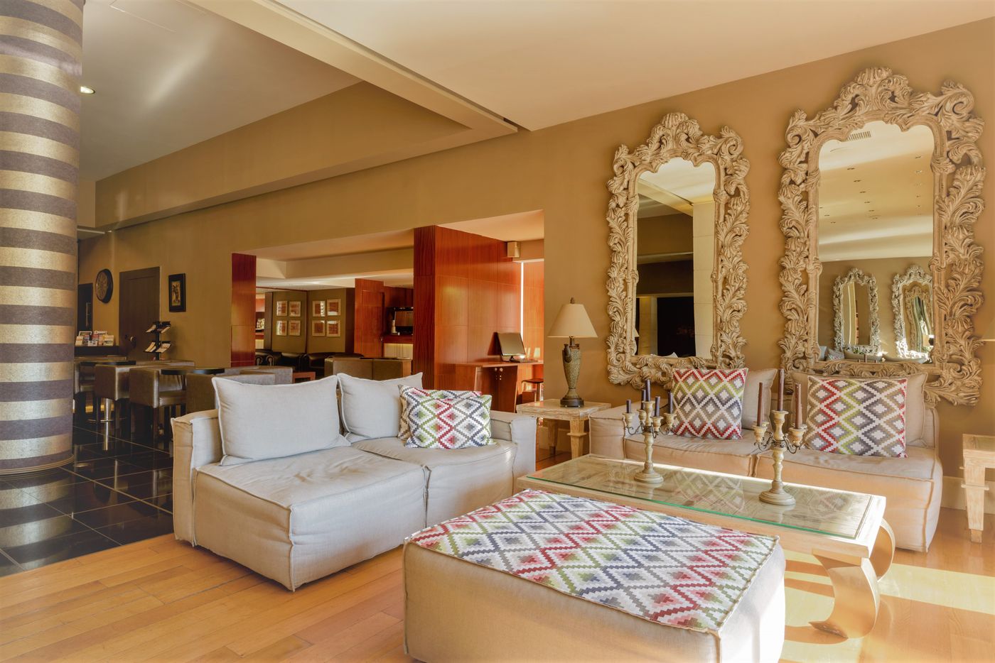 Congo-Palace-Hotel-Lobby-3