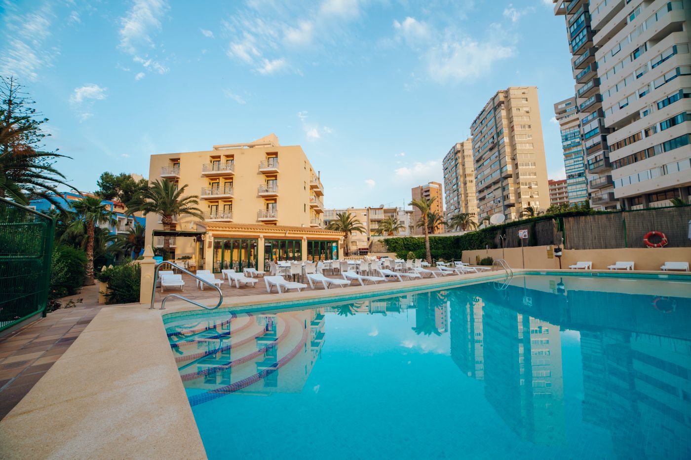 Palm-Court-Apartments-Pool-2