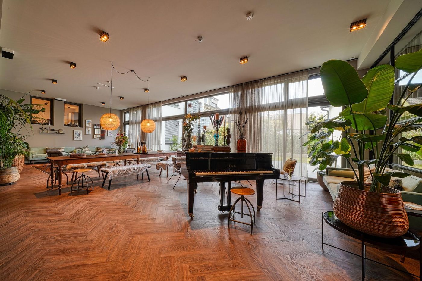 NYCE-Hotel-Bonn-Trademark-Collection-by-Wyndham-Lobby-8