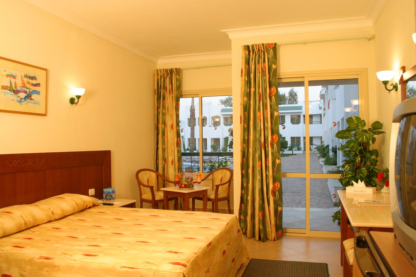 Falcon-Hills-Room-28