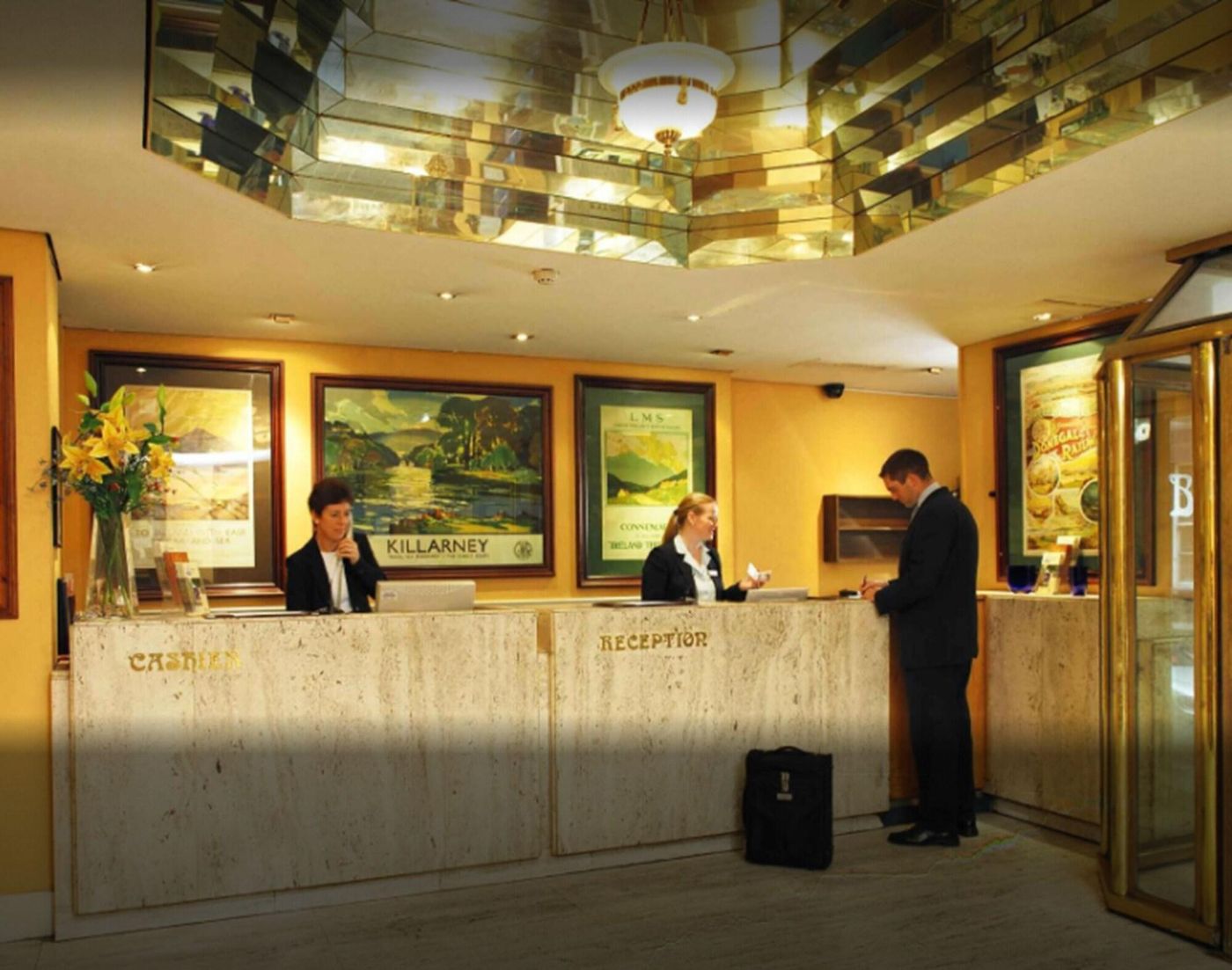 Blooms Hotel-Ireland-DUBLIN-Lobby-5