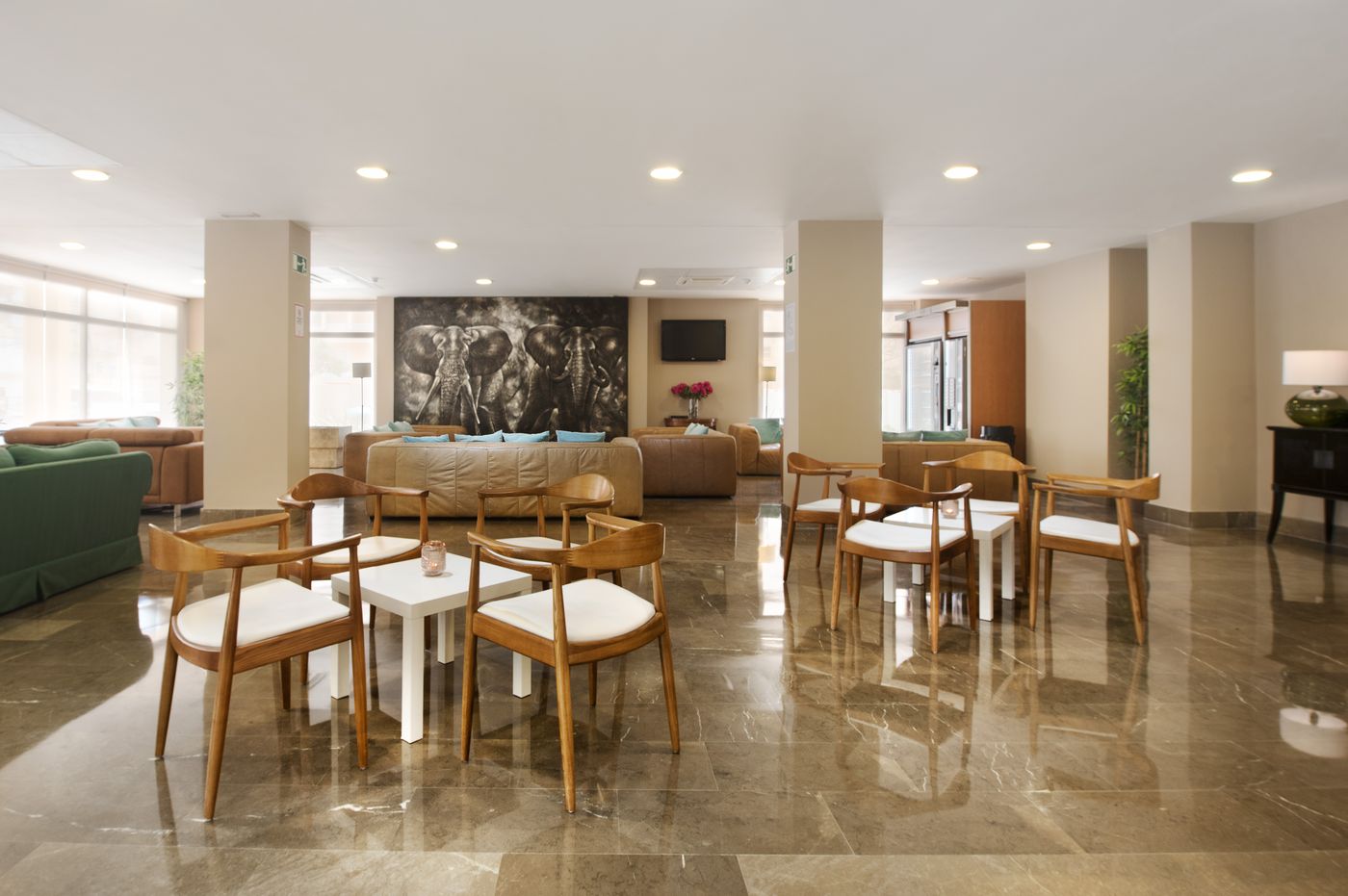 Mainare-Playa-Hotel-Lobby-40