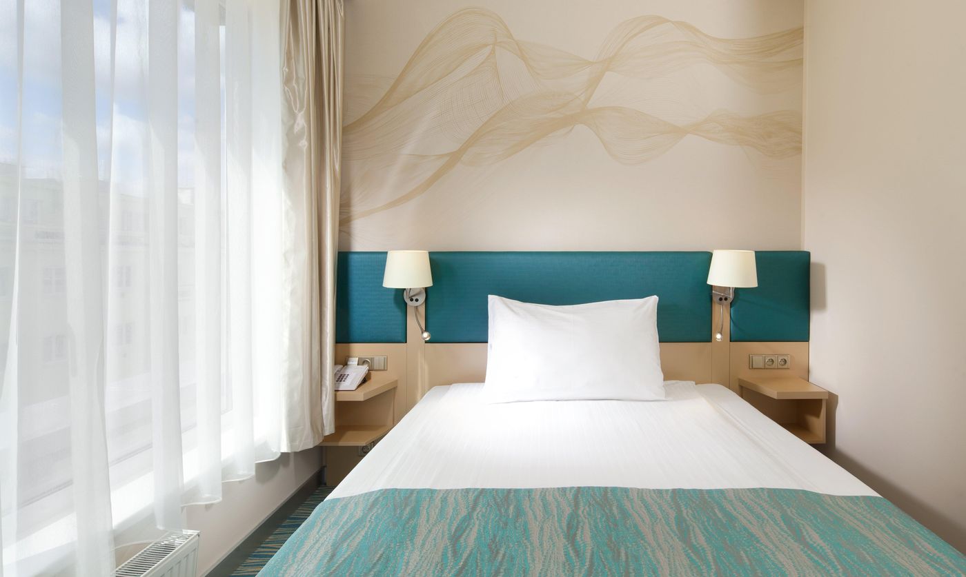 Holiday-Inn-Prague-Congress-Centre-Room-34