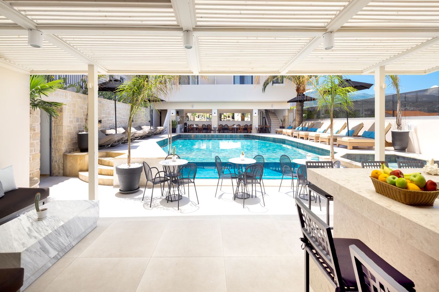 La-Stella-Apartments-and-Suites-Bar-8