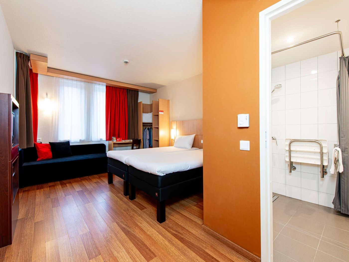 Ibis-Krakow-Stare-Miasto-Room-5