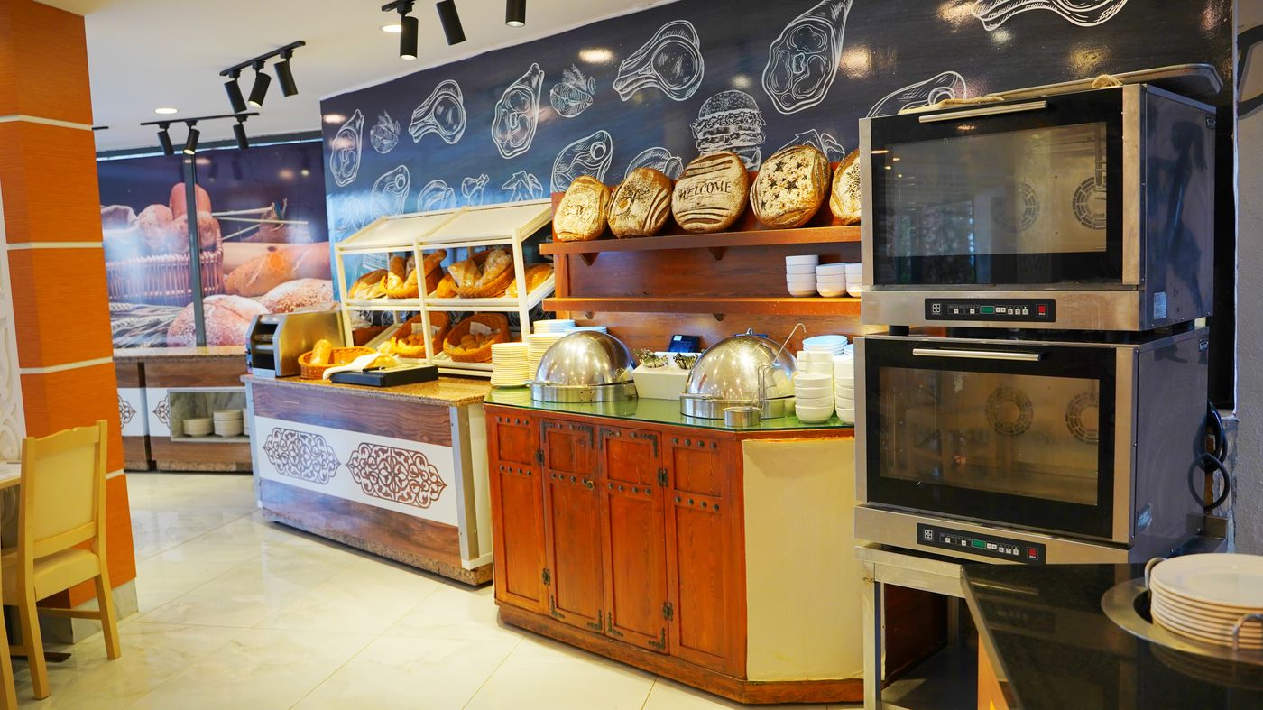 Club-Aqua-Plaza-Restaurant-55